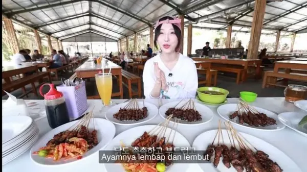 Tzuyang Tzuyang mukbang sate maranggi 110 tusuk