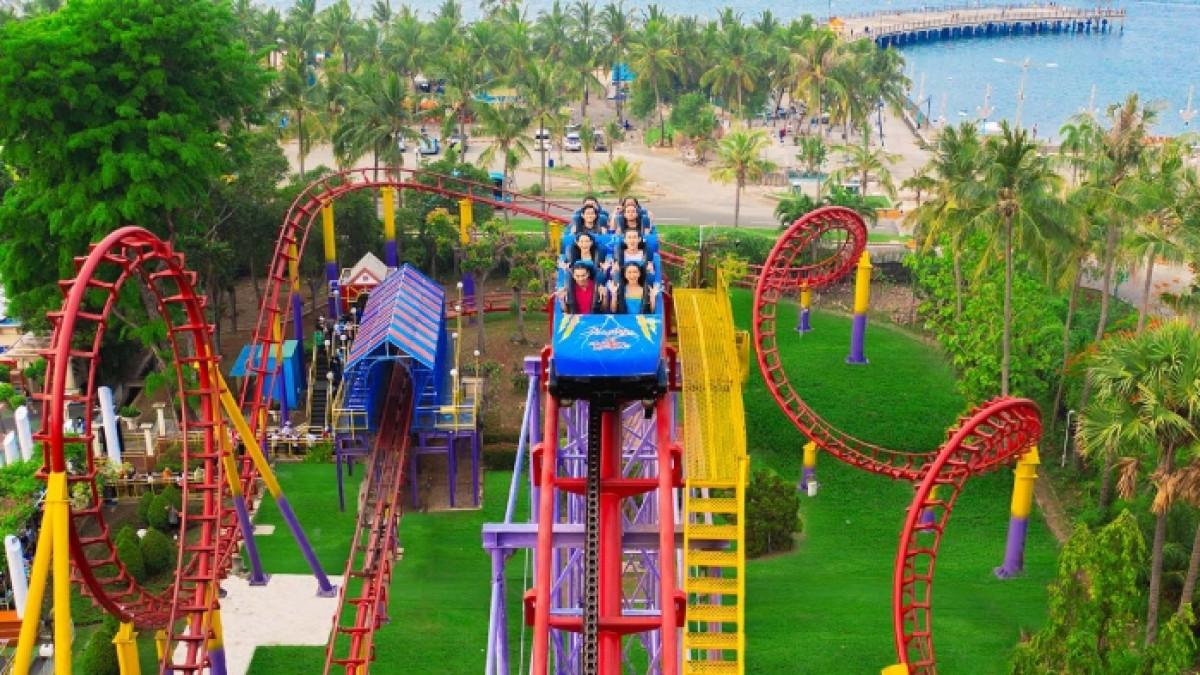 Wahana roller coaster di Dufan Ancol, Jakarta Utara.