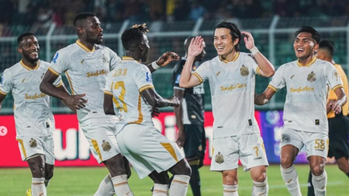 AKSI SELEBRASI - Aksi selebrasi Ryo Matsumura berseragam Bhayangkara FC