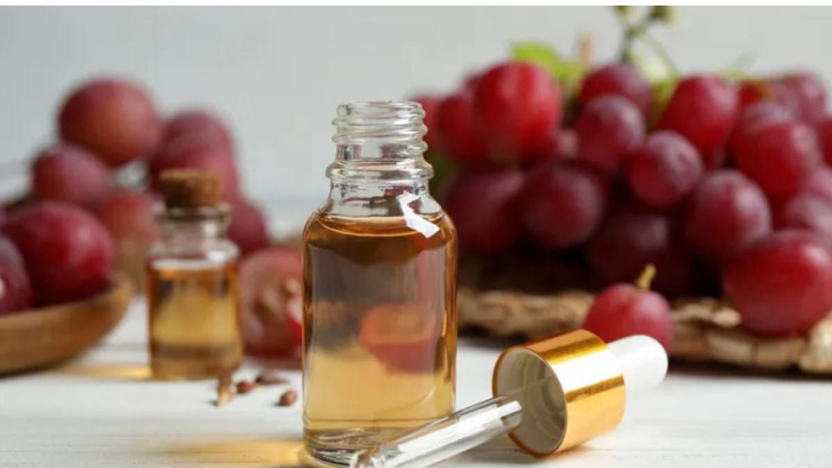 Ilustrasi grapeseed oil, bagus untuk mengatasi bekas hitam di kulit wajah