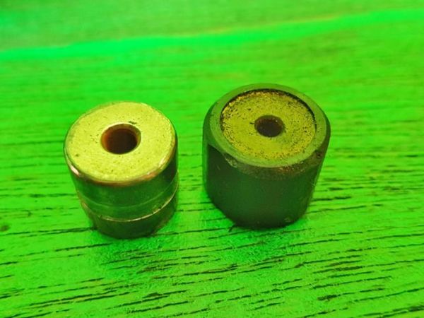 Roller tinggal tulang besinya (kiri) dan roller peyang (kanan)