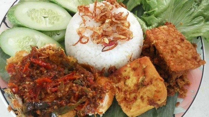 Ayam Geprek Gobyoss yang cocok untuk makan siang di Jogja.