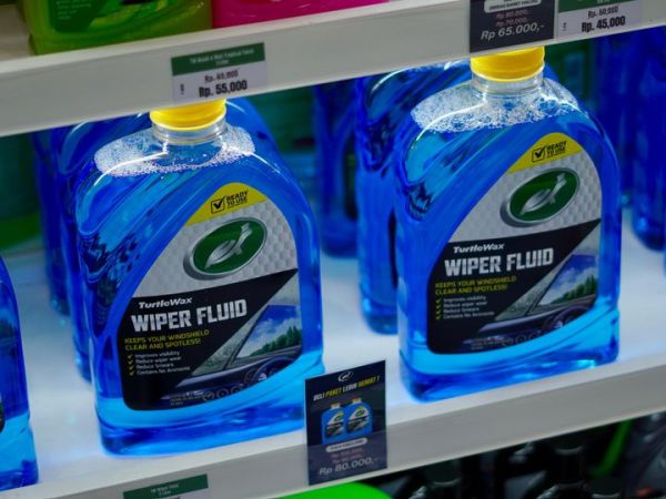 Air khusus wiper ini dicari fungsinya untuk memaksimalkan pembersihan kaca mobil ketika kotor atau terkena air hujan.