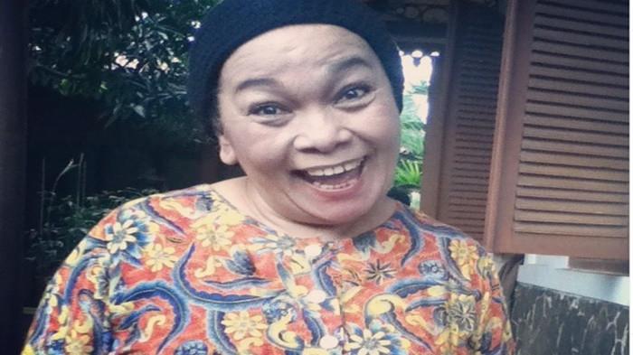 MENINGGAL DUNIA- Aktris senior, Deliana Siahaan, dikabarkan meninggal dunia pada usia 71 tahun pada Kamis, 21 Mei 2026, Ia dikenal sebagai Mak Suha Dunia Terbalik