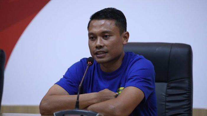 JUARA - Gelandang Persib, Dedi Kusnandar, tak menyangka masih bisa juara bersama Persib. 