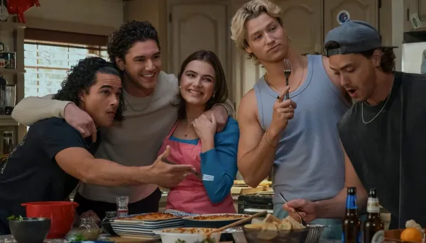 Off Campus showrunner reveals Hannah and Garrett’s future in season 2