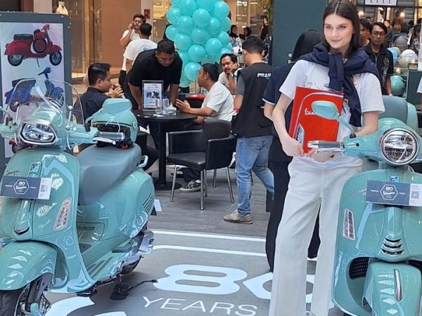Setiap pembelian Vespa edisi 80th Anniversary mendapatkan buku Assouline Book Vespa.