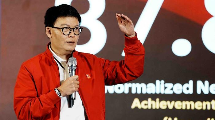 Direktur Utama Telkomsel, Nugroho menyampaikan “Tahun 2025 menjadi momentum penting bagi  Telkomsel dalam memperkuat fondasi pertumbuhan yang lebih sehat, berkualitas, dan berkelanjutan. Telkomsel juga terus menjaga kepemimpinan pasar melalui  fokus pada customer value, kualitas layanan broadband, dan pengalaman digital yang semakin relevan bagi masyarakat Indonesia