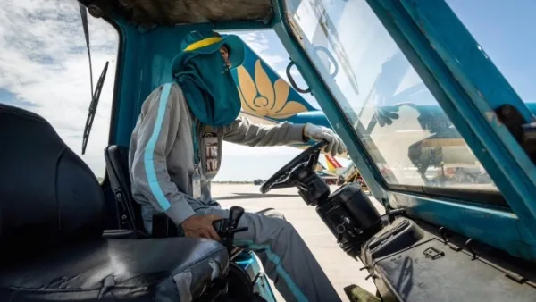 Mr. Tran Tuan Nguyen, ground service staff. Photo: VNA