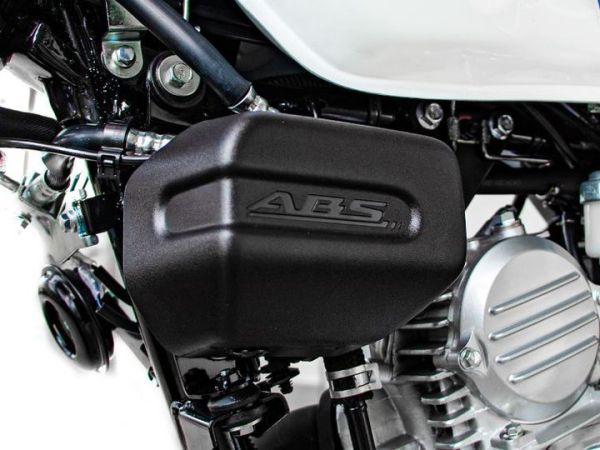 walau masuk kategori motor entry-level, sudah dilengkapi ABS