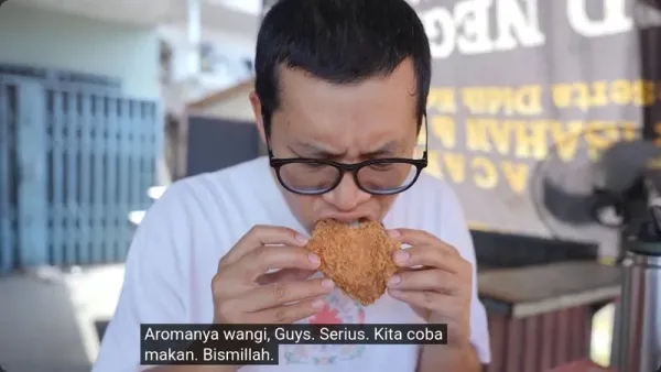 Mantan Manajer KFC Mantan manajer KFC banting stir jualan ayam goreng kaki lima di Pontianak.