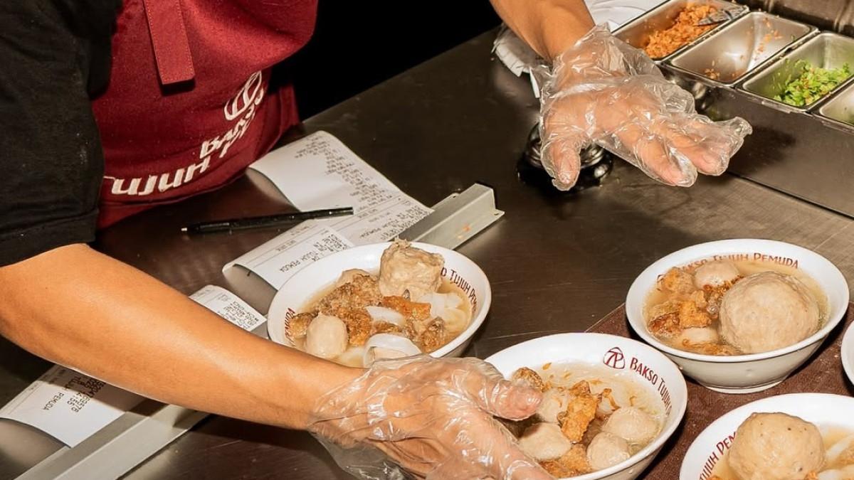 Bakso Tujuh Pemuda, satu bakso enak dekat Kebun Raya Bogor yang cocok untuk makan siang.