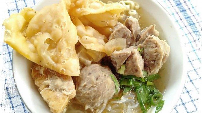 Bakso Titoti, satu bakso enak dekat Kebun Raya Bogor yang cocok untuk makan siang.