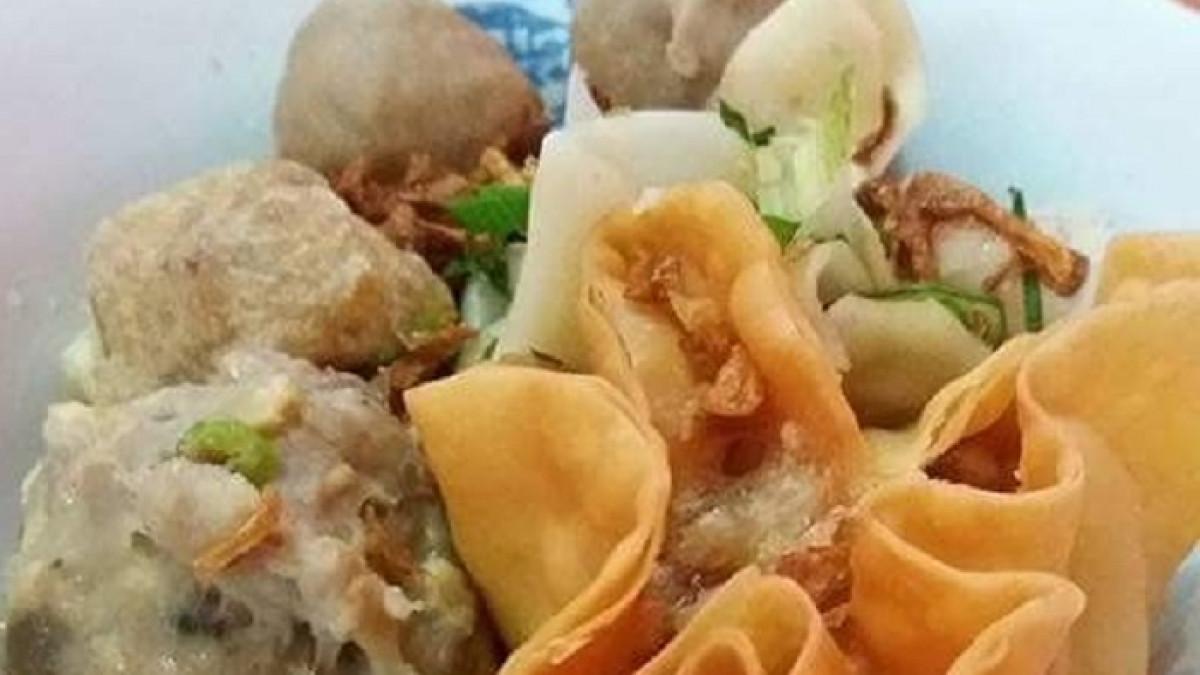Bakso Malang Karnot, satu bakso enak dekat Kebun Raya Bogor yang cocok untuk makan siang.