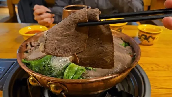 Liburan Berujung Dirawat! Pria Ini Diduga Keracunan Hotpot Daging Sapi