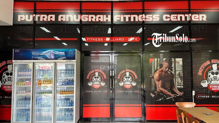 GYM WONOGIRI - Tampak depan Putra Anugrah Fitness Center Purwantoro, Wonogiri, Jawa Tengah. Putra Anugrah Fitness Center tawarkan paket lengkap untuk pecinta gym.