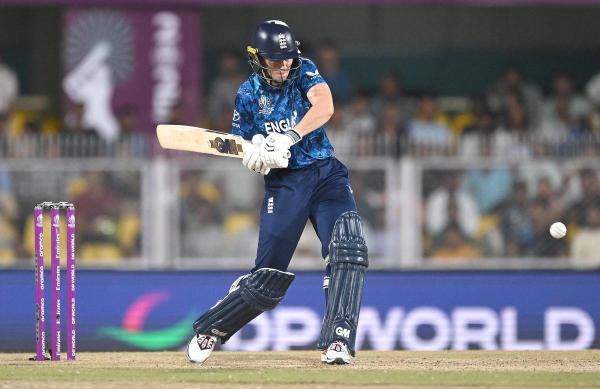 Amy Jones' skillful glovework behind the stumps has earned her a reputation as one of the finest wicketkeepers in international cricket. 
