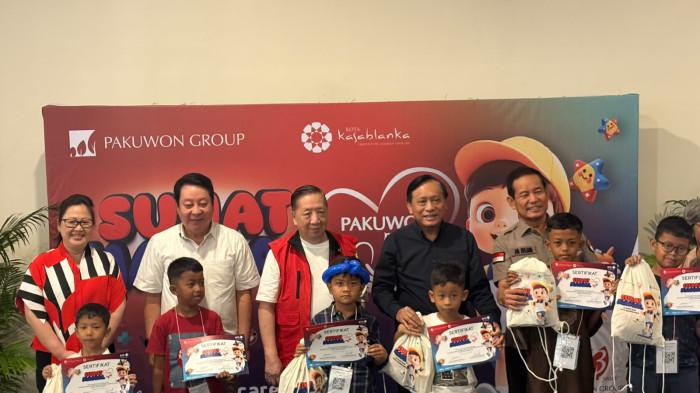 Sebanyak 700 anak dari berbagai daerah di Jakarta, Bogor, Depok, Tangerang, dan Bekasi mengikuti kegiatan sunatan massal yang digelar di Kota Kasablanka, Jakarta, Selasa (16/6/2026).