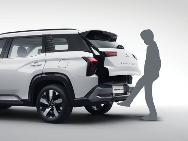 Ilustrasi Hands-free Power Tailgate pada Mitsubishi Destinator