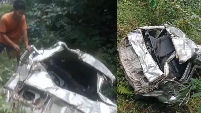 MOBIL MASUK JURANG - Mobil carry bernomor polisi B 1309 PKY  terjun ke jurang sedalam sekitar 200 meter di jalur pegunungan Pulosari, Desa Wonosido, Kecamatan Lebakbarang, Kabupaten Pekalongan, Minggu (21/6/2026), karena tidak kuat menanjak.