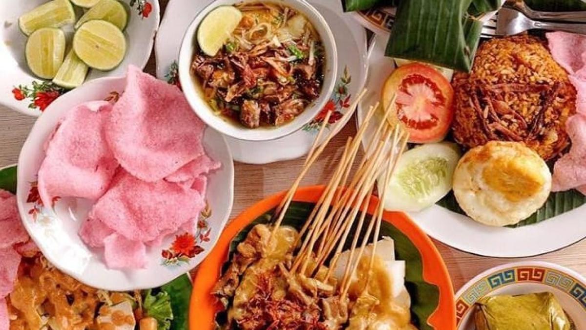 Soto Padang H. St. Mangkuto, satu makan malam dekat Stasiun Juanda Jakarta Pusat yang bisa kamu kunjungi.