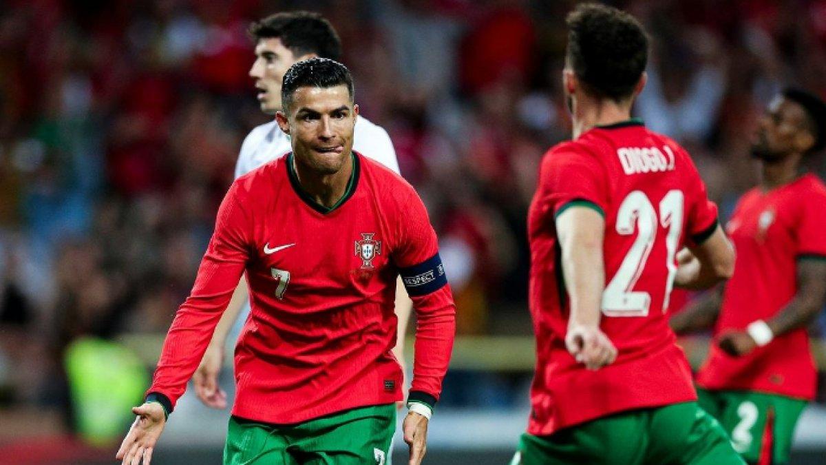 Cristiano Ronaldo menjadi aktor kemenangan Timnas Portugal saat melawan Irlandia dengan skor 3-0 di Estadio Municipal de Aveiro, Rabu (12/6/2024).