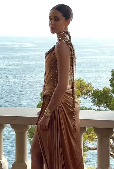 Ananya Panday Elevates Couture Glam in a Sculpted Bronze Gown 1000710