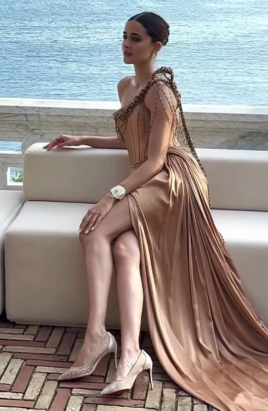 Ananya Panday Elevates Couture Glam in a Sculpted Bronze Gown 1000711
