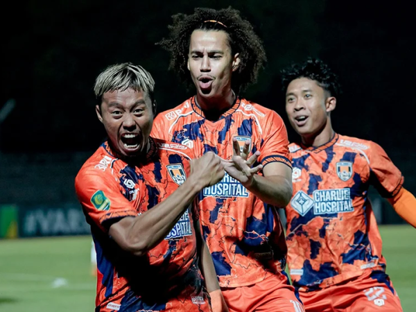 Striker berlabel Timnas Indonesia milik Kendal Tornado FC Kushedya Hari Yudo menjadi korban saat menang atas Persipura di Championship.