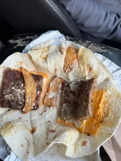 Komplain Pesanan, Pelanggan Ini Diberi Makanan dari Tempat Sampah oleh pegawai resto.
