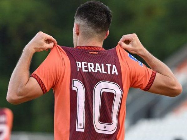 Selebrasi Mariano Peralta usai mencetak gol untuk Borneo FC saat lawan Bhayangkara Presisi Lampung FC di Stadion Segiri, Jumat (8/8/2025).