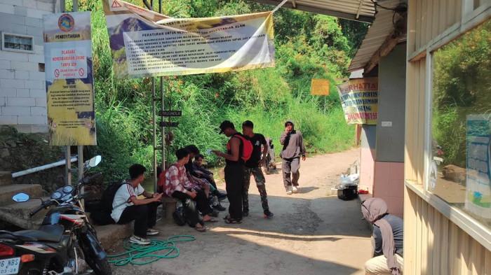 wisatawan bukit cendono berangkat