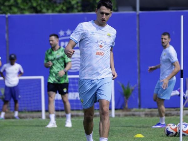 Pemain anyar Persib, Luka Menalo, menilai latihan timnya cukup berat.