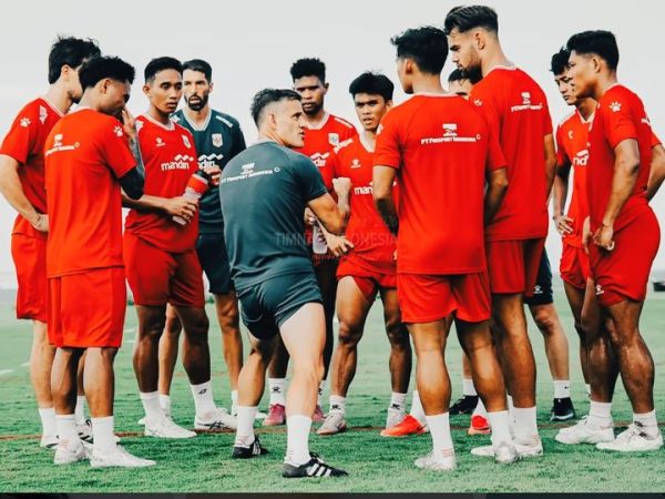 Suasana latihan Timnas Indonesia di Bali.