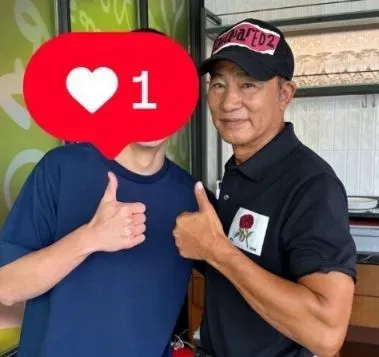 Momen Manis! Aktor Legendaris Ini Diam-diam Traktir Makan Penggemarnya