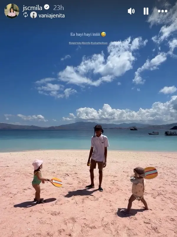 Jessica Mila Anak Jessica Mila di Pantai Pink © instagram.com/vaniajenita