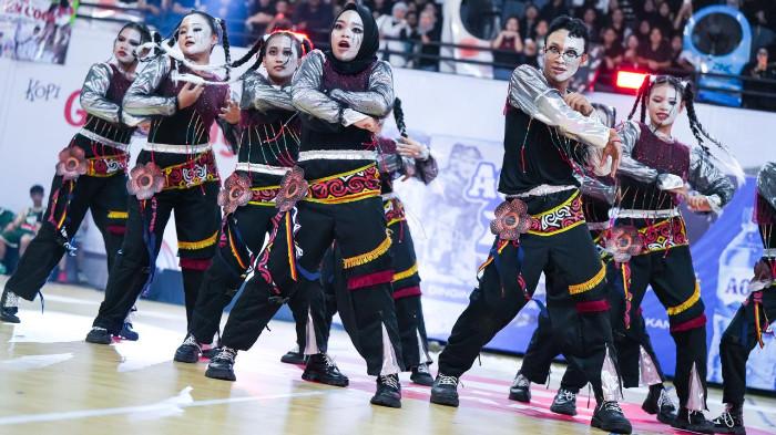 Potret penampilan SMAN 13 Jakarta di AQUA DBL Dance 2026 North Jakarta