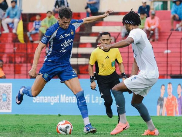 Suasana pertandingan antara PSIM Yogyakarta vs PSM Makassar pada laga pekan ke-27 Super League 2025-2026 di Stadion Sultan Agung, Bantul pada Jumat (10/4/2026).