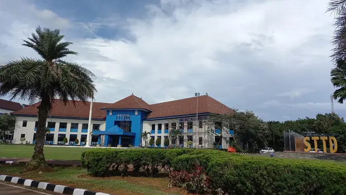 Sekolah Tinggi Transportasi Darat (STTD) merupakan Sekolah Kedinasan Kementerian Perhubungan (Kemenhub) Sekolah Tinggi Transportasi Darat (STTD) merupakan Sekolah Kedinasan Kementerian Perhubungan (Kemenhub) (dok: BPSDMP)