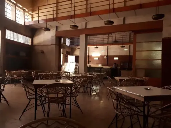Sumber Hidangan Toko roti legendaris di Bandung