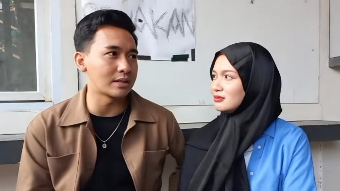 BERHIJAB - Cerita Dea Imut putuskan berhijab sejak akad nikah dengan Mazaki Ahmad hingga hari ini, Dea Anisa dan Mazaki Ahmad di kawasan Mampang Prapatan Jakarta Selatan, Jumat (14/8/2026).