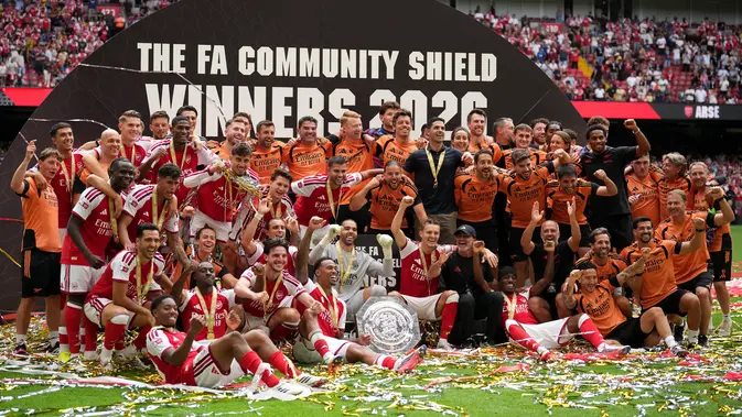 Para pemain Arsenal merayakan kemenangan usai memenangi laga final Community Shield antara Arsenal vs Manchester City di Cardiff, Wales, Minggu, 16 Agustus 2026. (AP Photo/Alastair Grant)