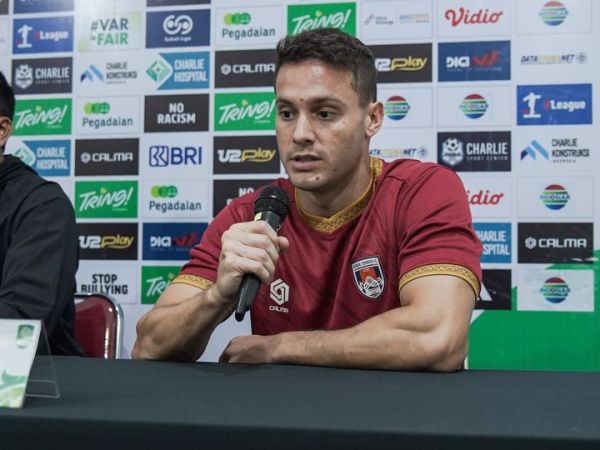 Striker Kendal Tornado FC, Patrick Cruz saat konferensi pers jelang lawan Persiku Kudus di Stadion Sriwedari, Solo pada Minggu (25/1/2026).