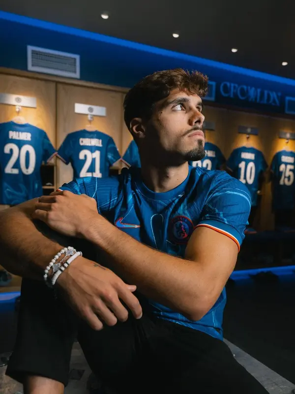 Pedro Neto Chelsea mendatangkan Pedro Neto dari sesama klub Premier League Wolverhampton. Winger asal Portugal tersebut akan bersaing dengan Raheem Sterling, Mykhailo Mudryk dan Noni Madueke di bawah asuhan Enzo Maresca. Karier Neto banyak diganggu cedera sejak bergabung dengan Wolves pada tahun 2019. (FOTO: instagram.com/pedroneto_30/)