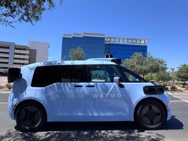 Waymo ची सर्वात नवीन रोबोटॅक्सी चिनी बनावटीची आहे, पैसे कमावण्यासाठी बनवली आहे आणि आता रायडर्स स्वीकारत आहे | टेकक्रंच