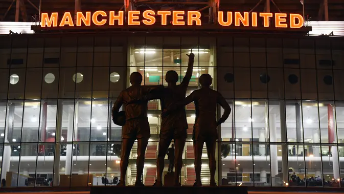 Logo Ilustrasi MU Suasana di luar kandang Manchester United (MU), Old Trafford. (AFP/Oli Scarff)
