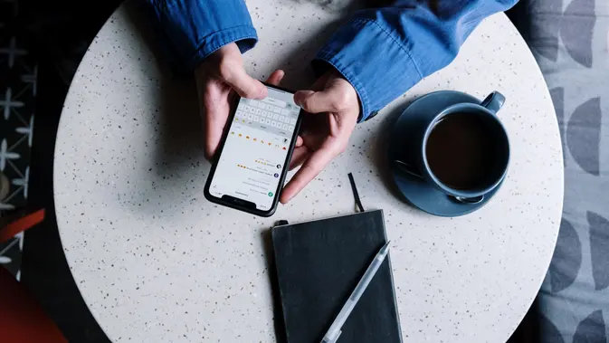WhatsApp Ilustrasi chatting melalui WhatsApp. (Sumber foto: Pexels.com)
