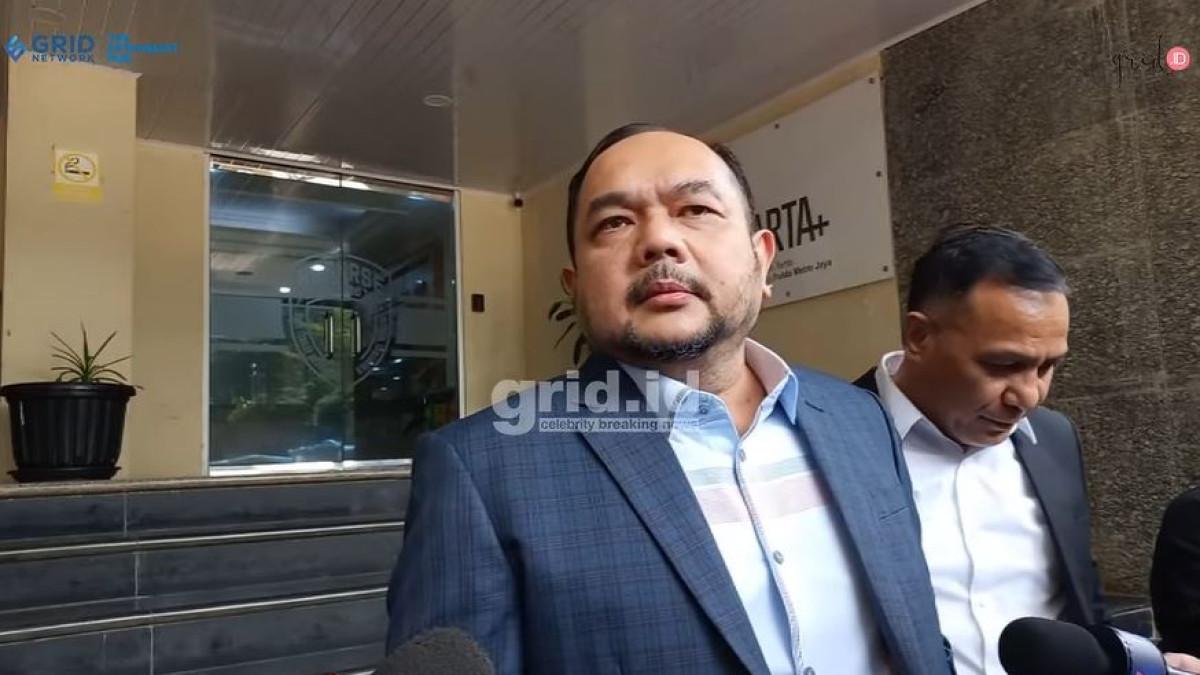 EL RUMI - Tuduhan yang beredar di media sosial dan dikaitkan dengan El Rumi rupanya ikut mengusik kenyamanan putra Ahmad Dhani.