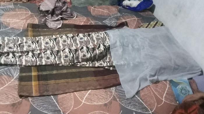 Aril Ramdan (17) warga Gampong Pante Panah, meninggal dunia usai di sambar petir saat bermain bola di lapangan bola Gampong Pante Panah, Kecamatan Pante Bidari, Senin (24/8). 