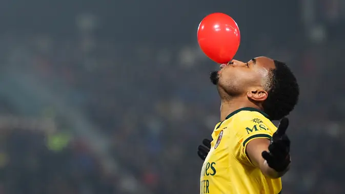 Selebrasi khas Christopher Nkunku usai mencetak gol di laga Bologna vs AC Milan di pekan ke-23 Liga Italia 2025/2026 di Renato Dall'Ara, Rabu (04/02/2026) dini hari WIB. (Massimo Paolone/LaPresse via AP)